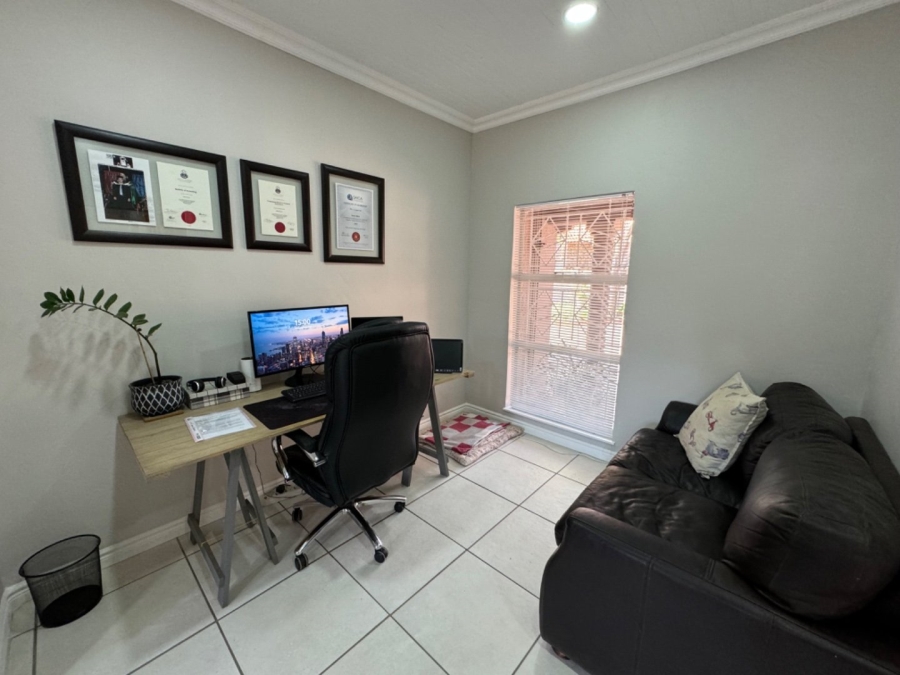  Bedroom Property for Sale in El Toro Park Northern Cape